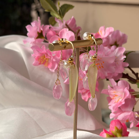 Piercing free tulip ear cuffs