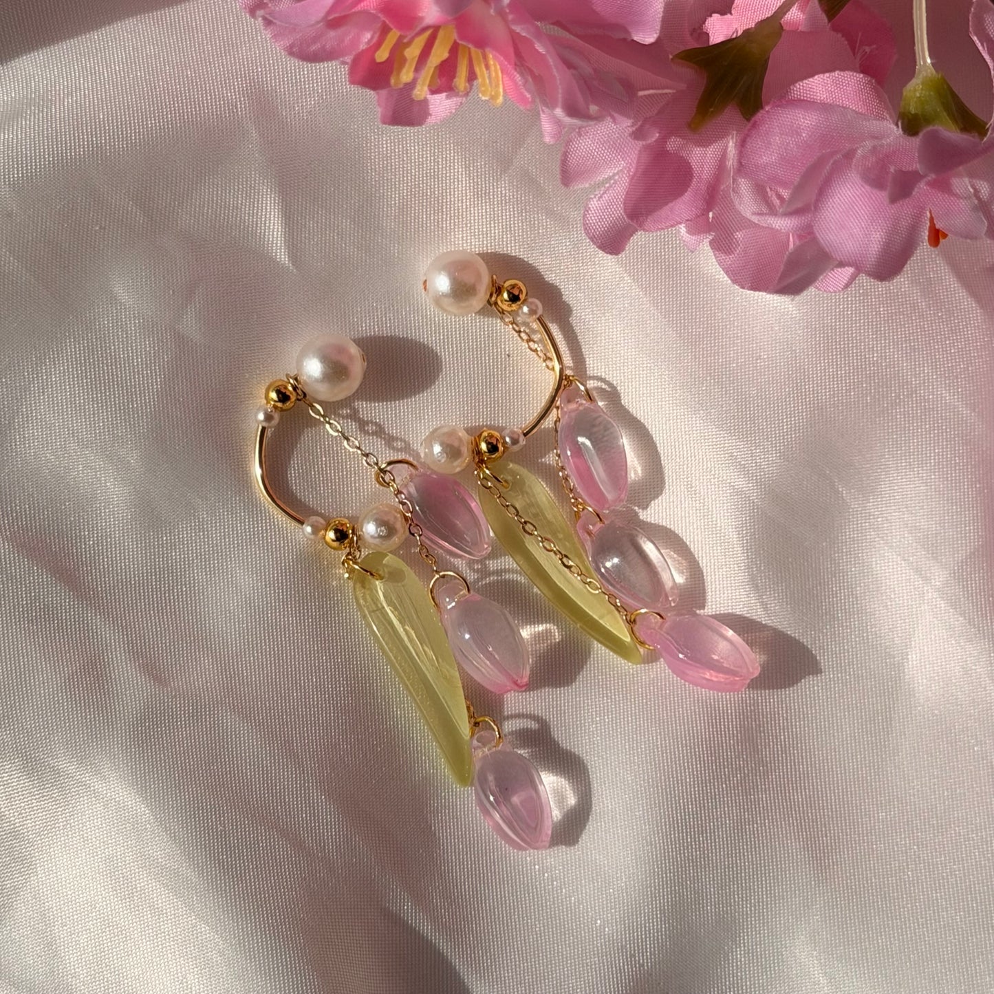 Piercing free tulip ear cuffs