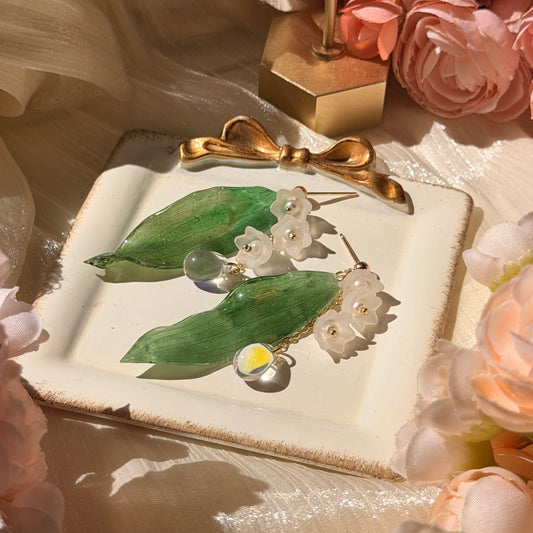 Lily of the valley leaf dangles