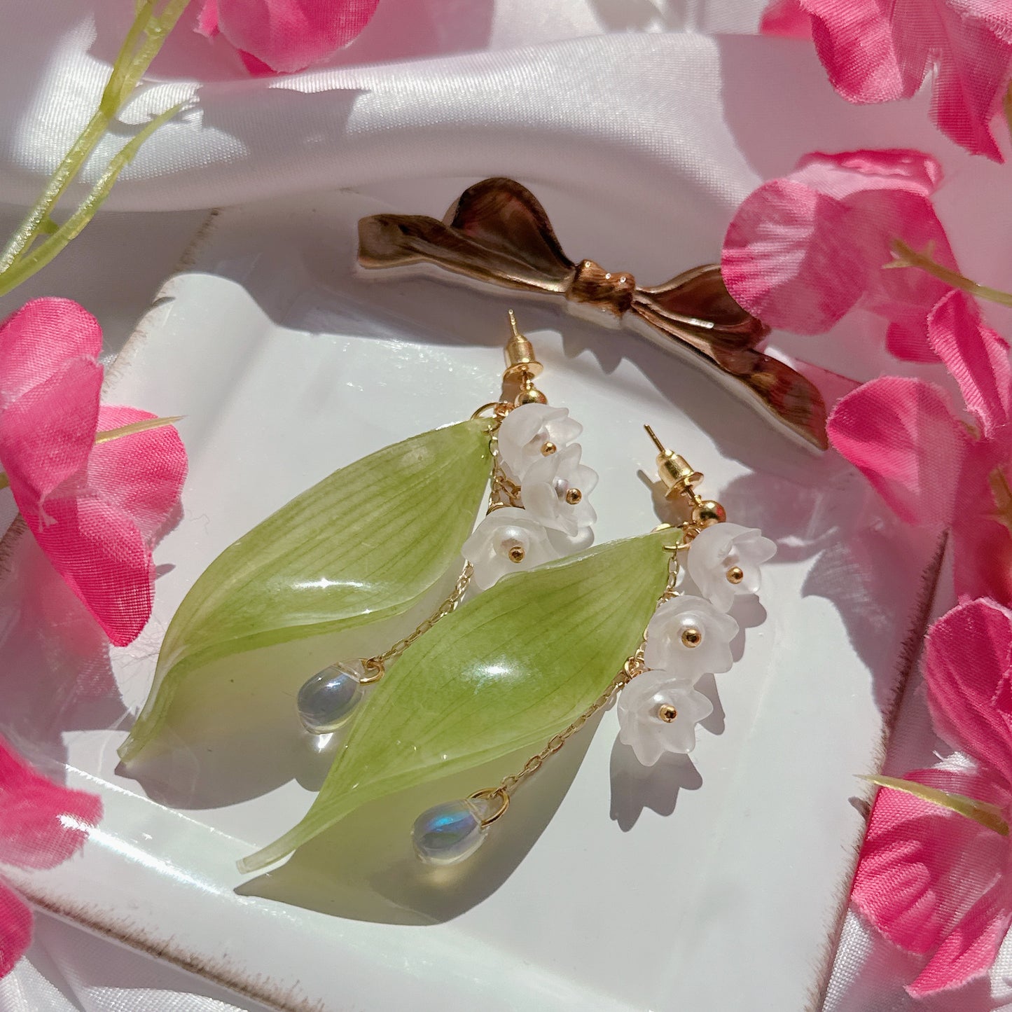 Lily of the valley leaf dangles