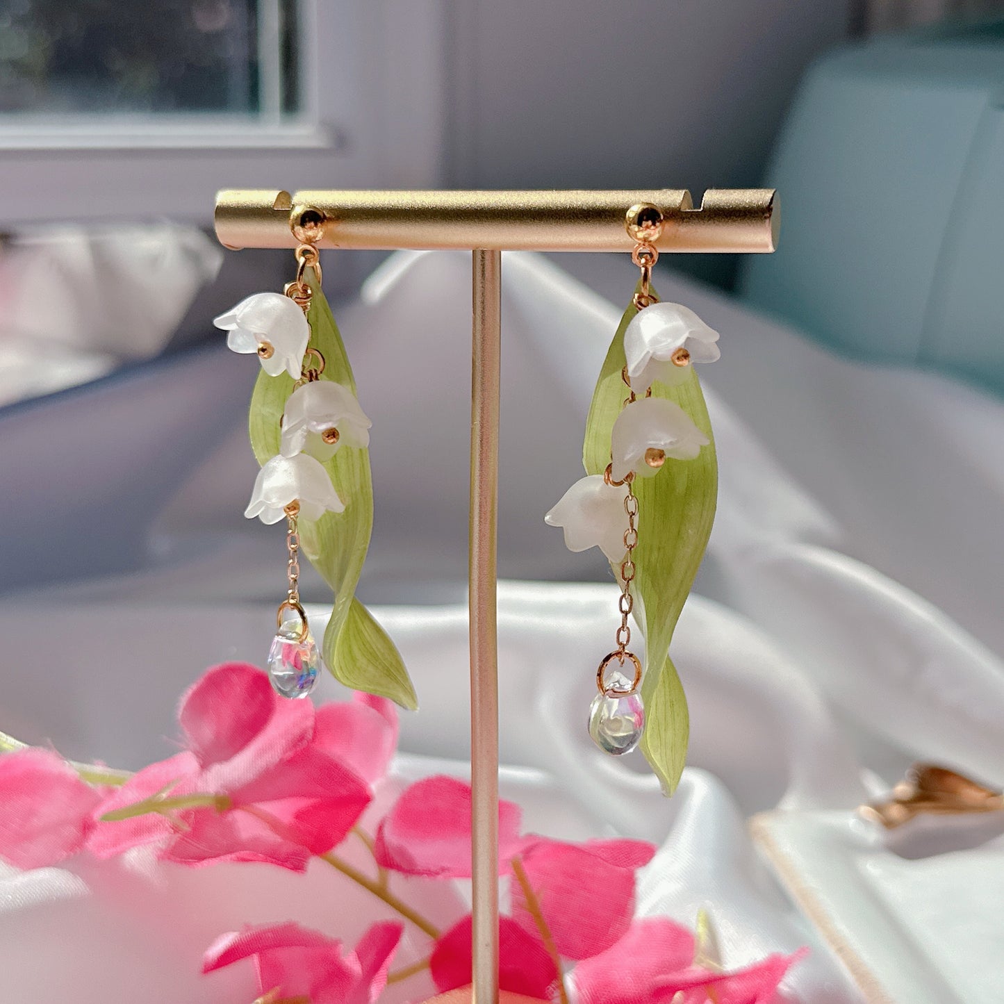 Lily of the valley leaf dangles