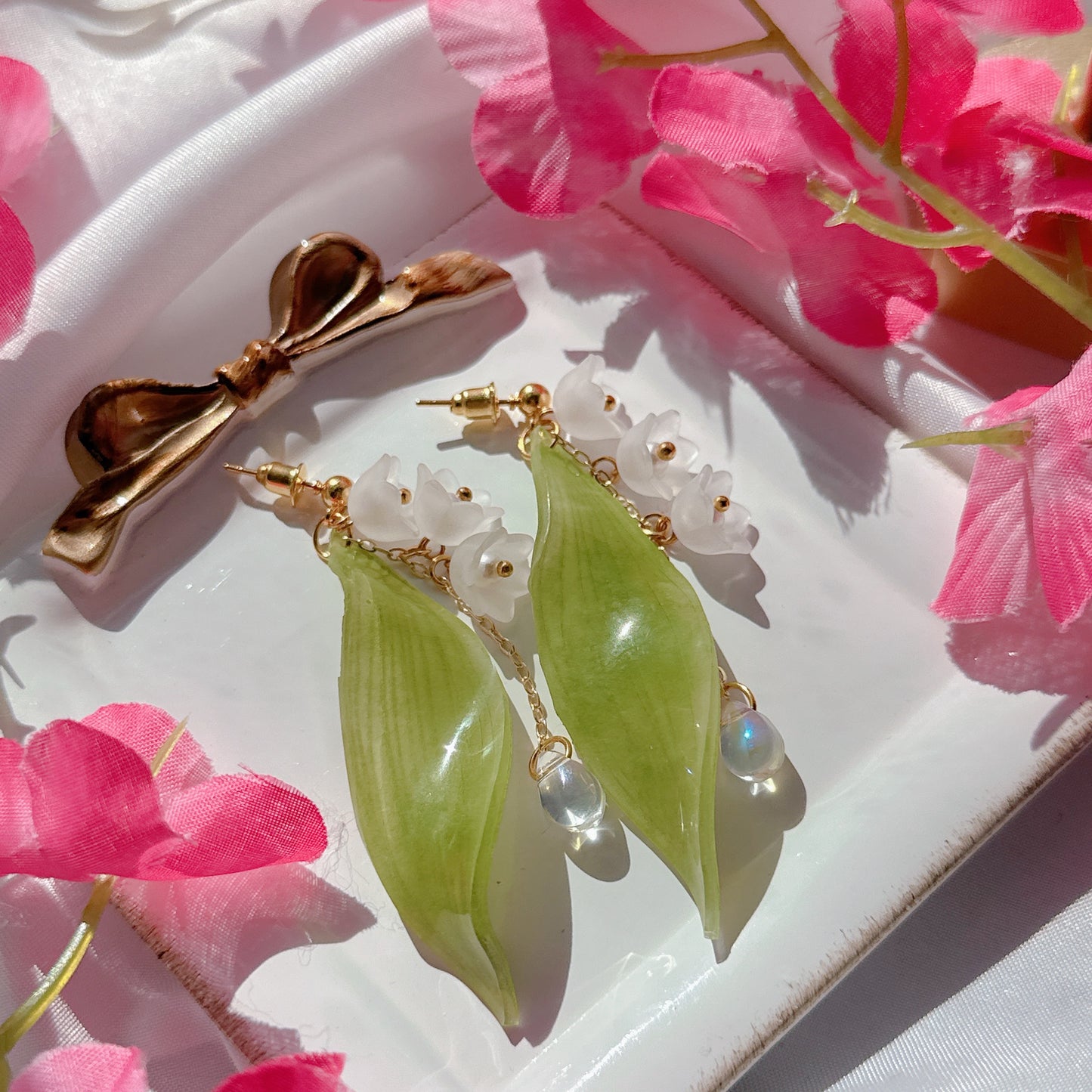 Lily of the valley leaf dangles